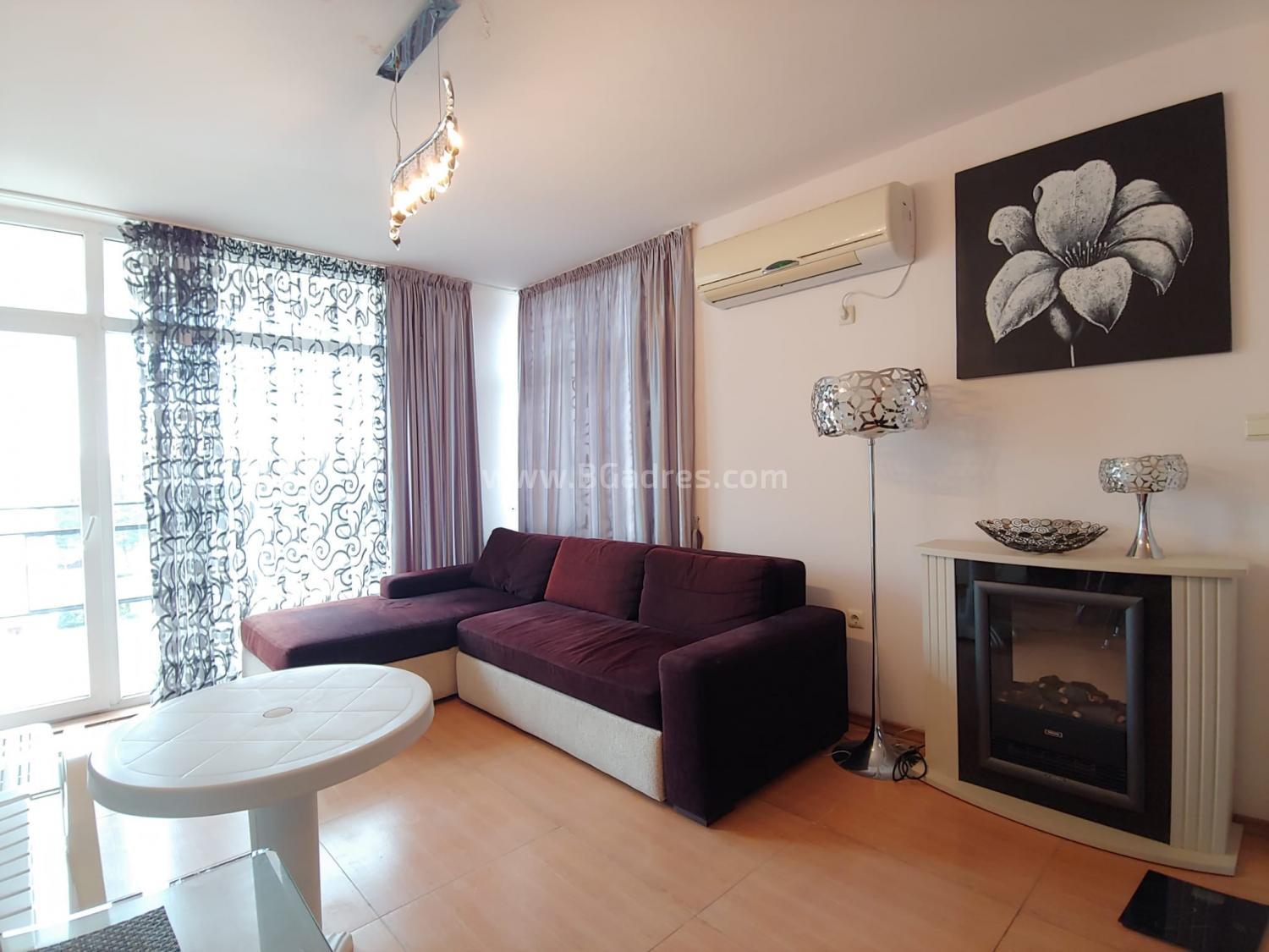 Large three-room apartment by the sea | №2387