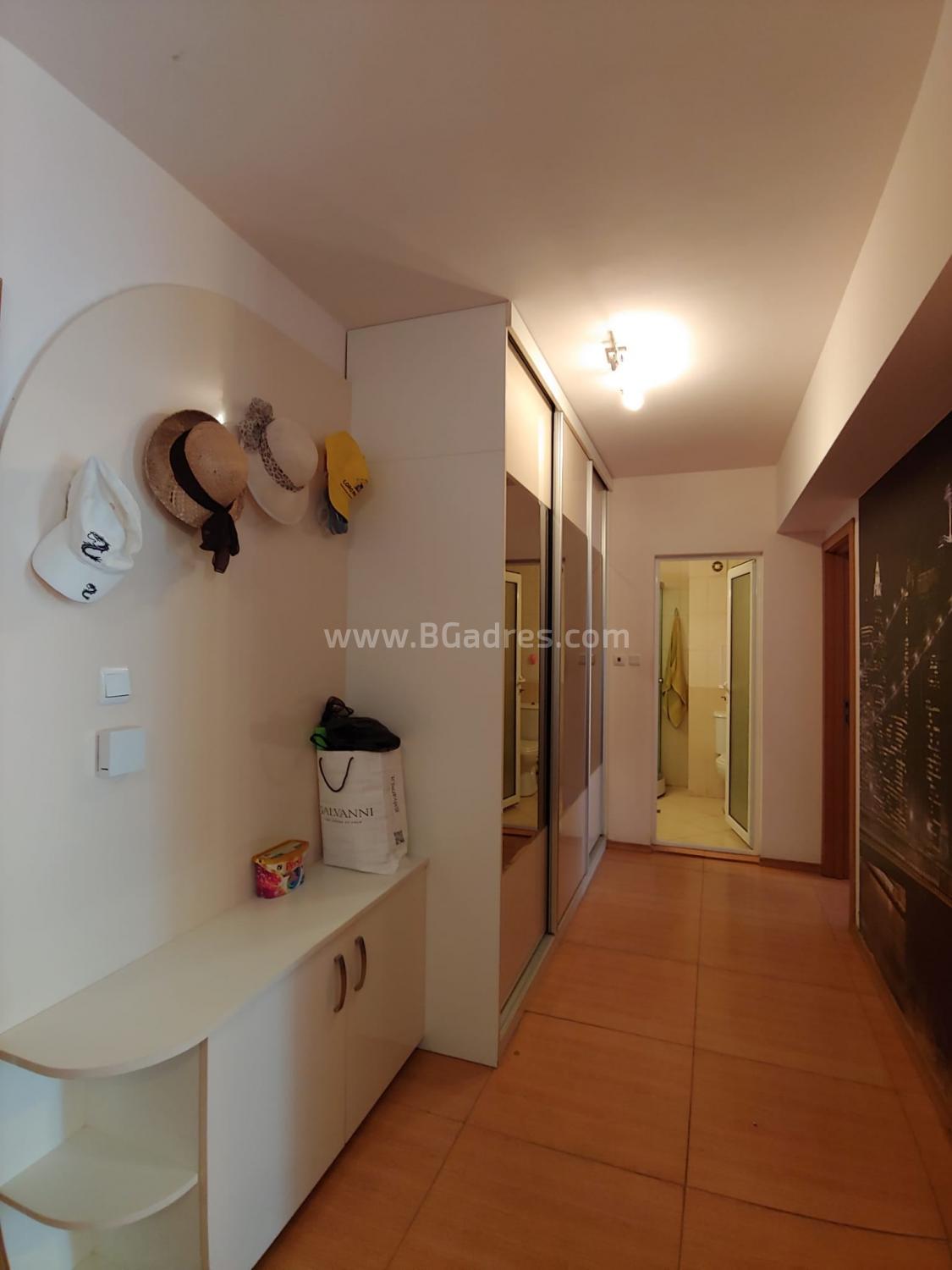 Large three-room apartment by the sea | №2387