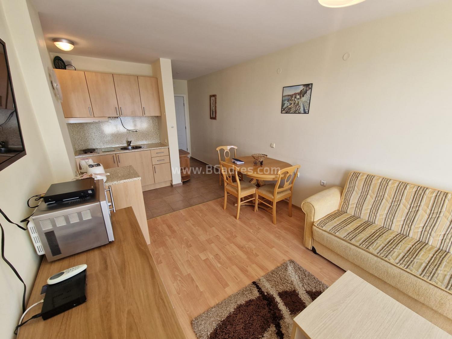 Изгоден тристаен апартамент до морето І №3465