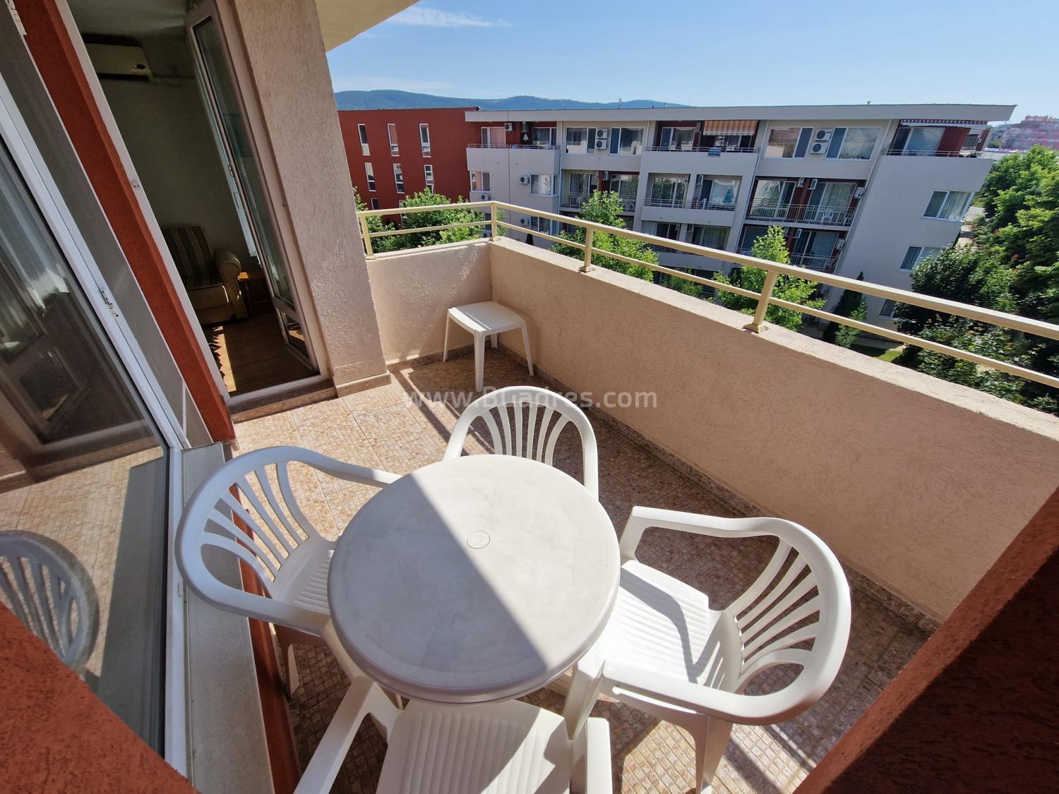 Изгоден тристаен апартамент до морето І №3465