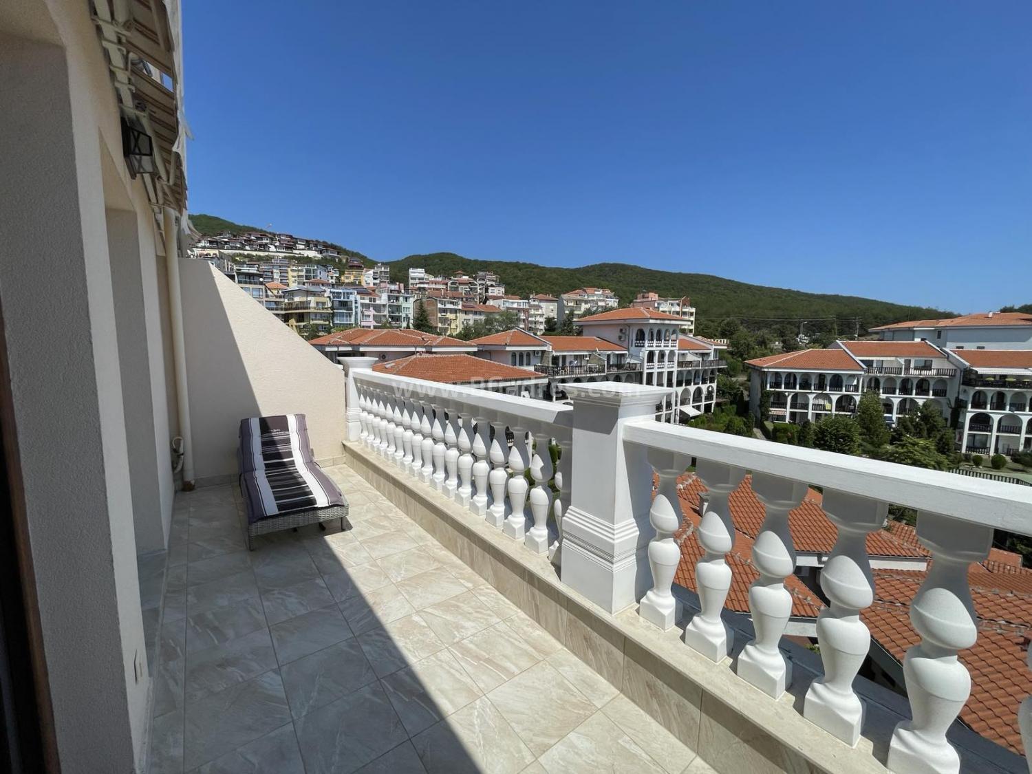 Apartment with sea and mountain views І №3356