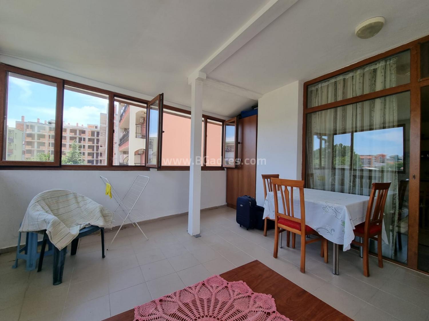 One bedroom apartment with low maintenace fee І №3736