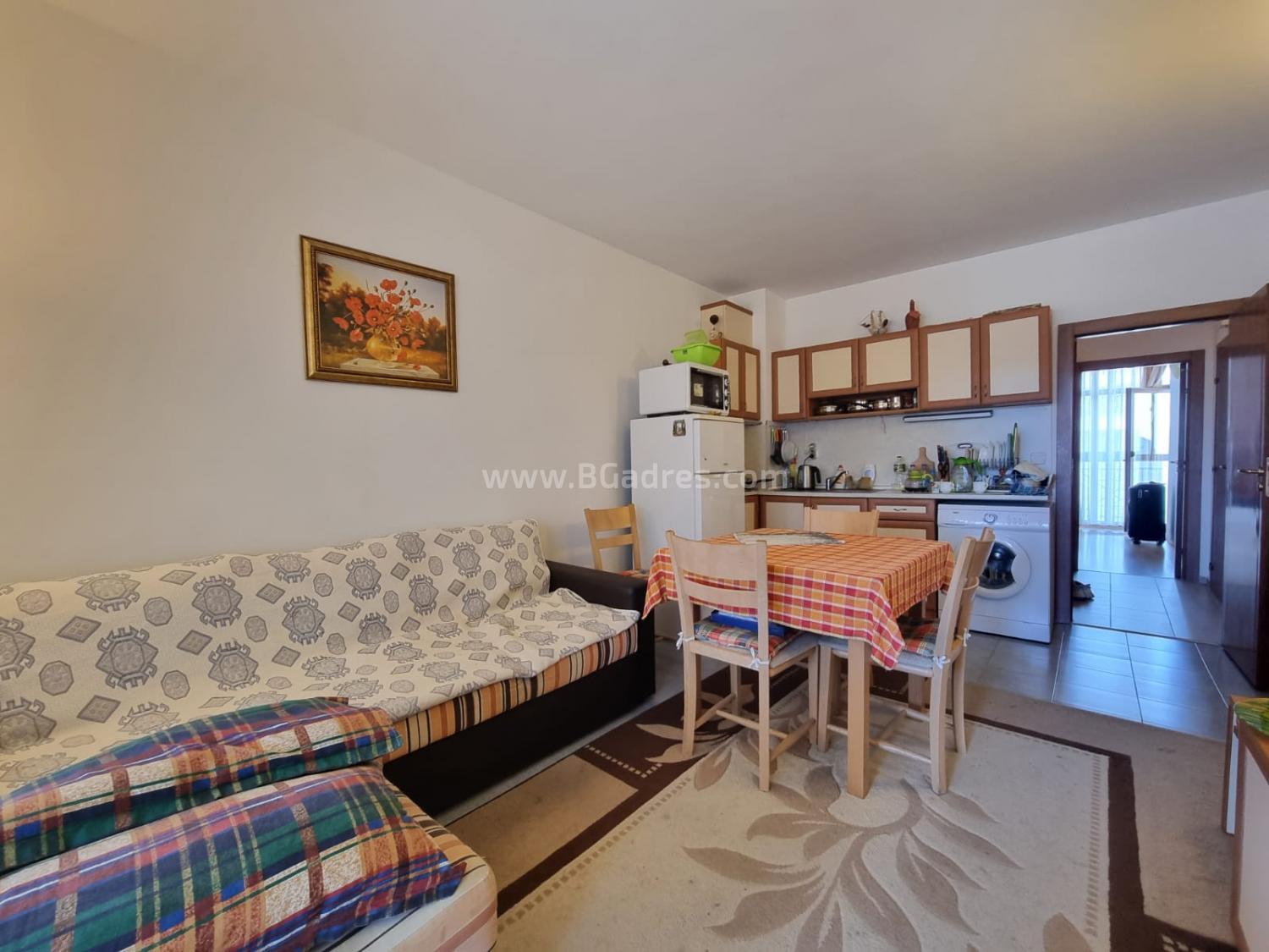 One bedroom apartment with low maintenace fee І №3736
