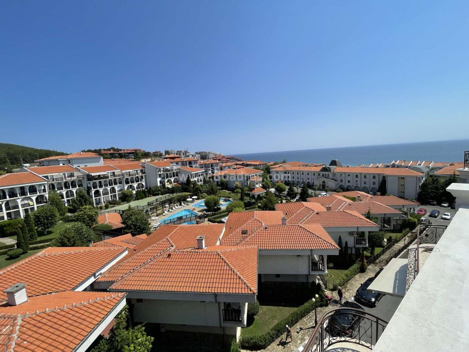 Apartment with sea and mountain views І №3356