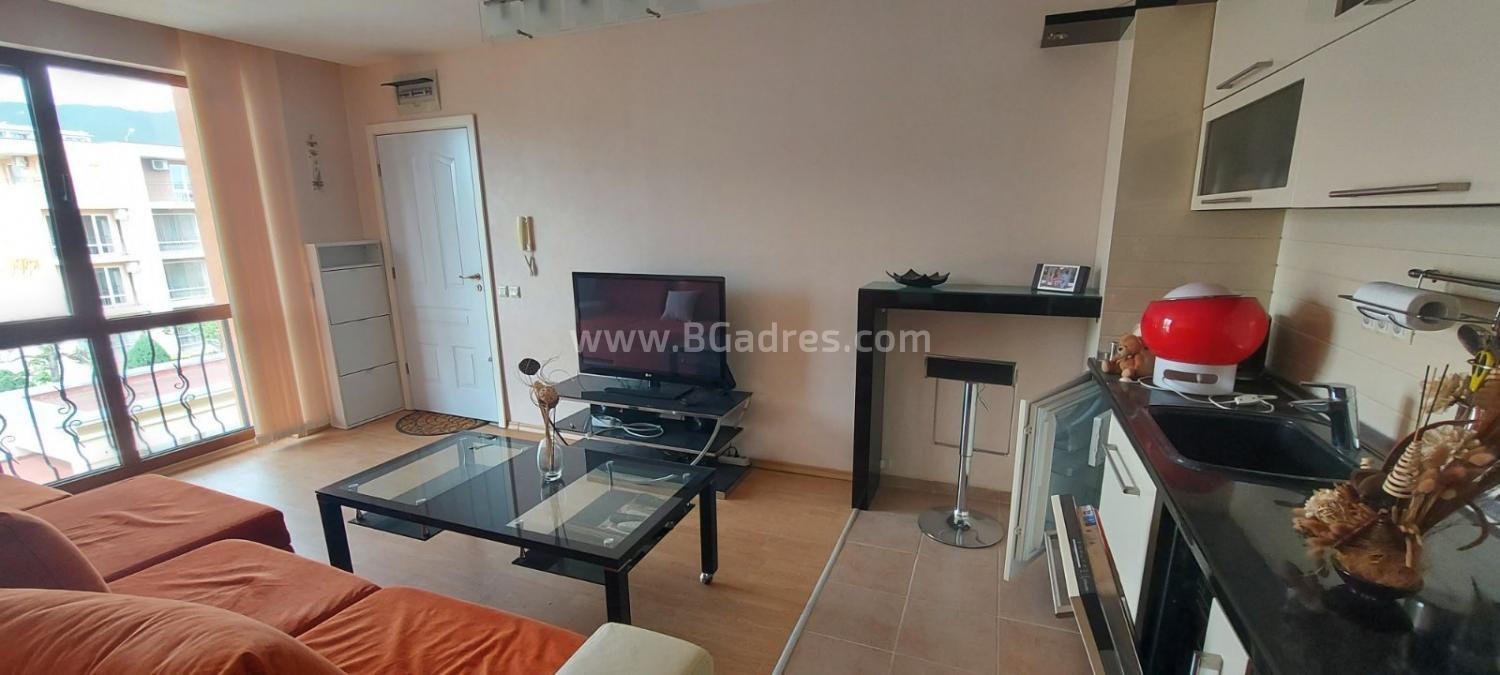 Profitable apartment on the first line І No. 2407