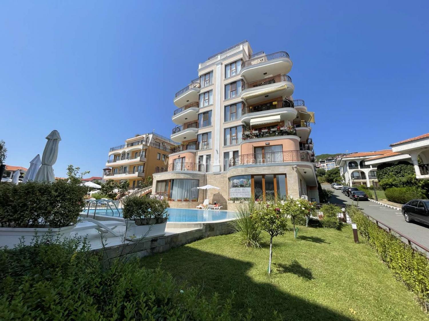 Apartment with sea and mountain views І №3356