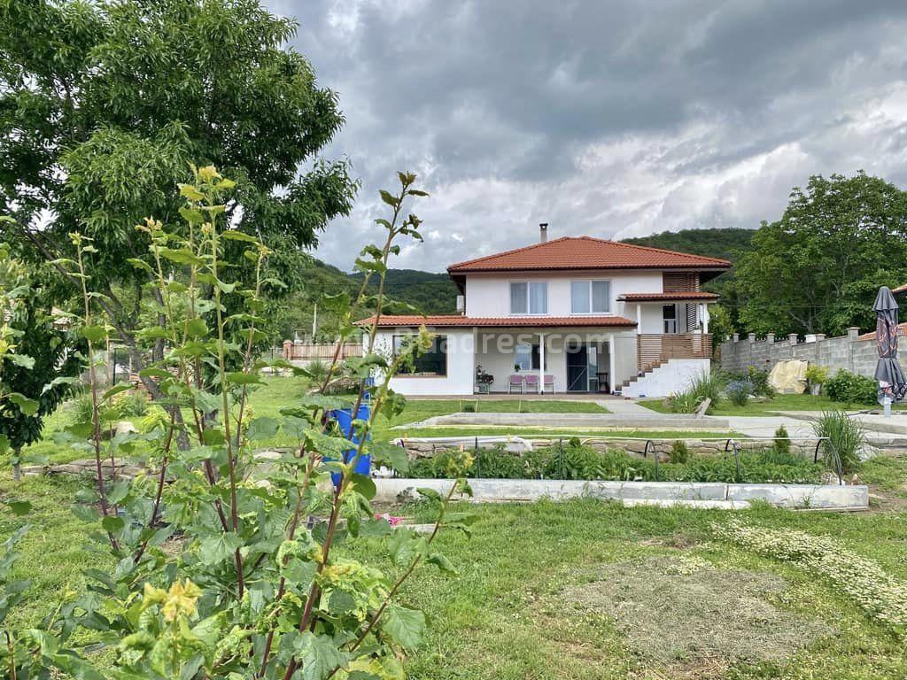 Къща с басейн в с. Горица І №3612