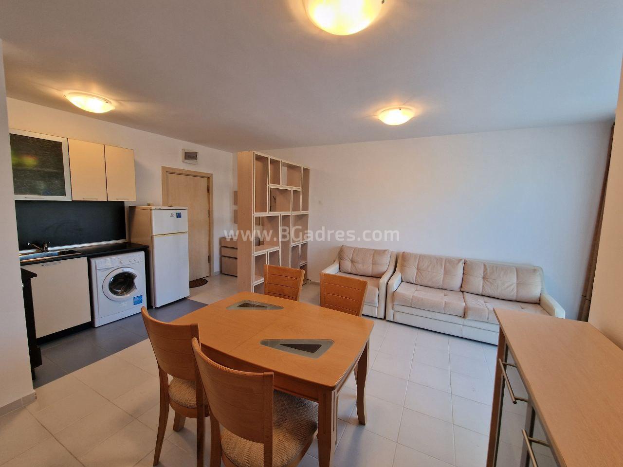 Апартамент с ниска такса поддръжка в Свети Влас І №3906