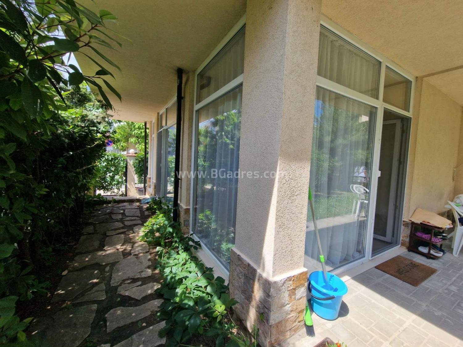 Квартира с двориком с низкой таксой І №3181