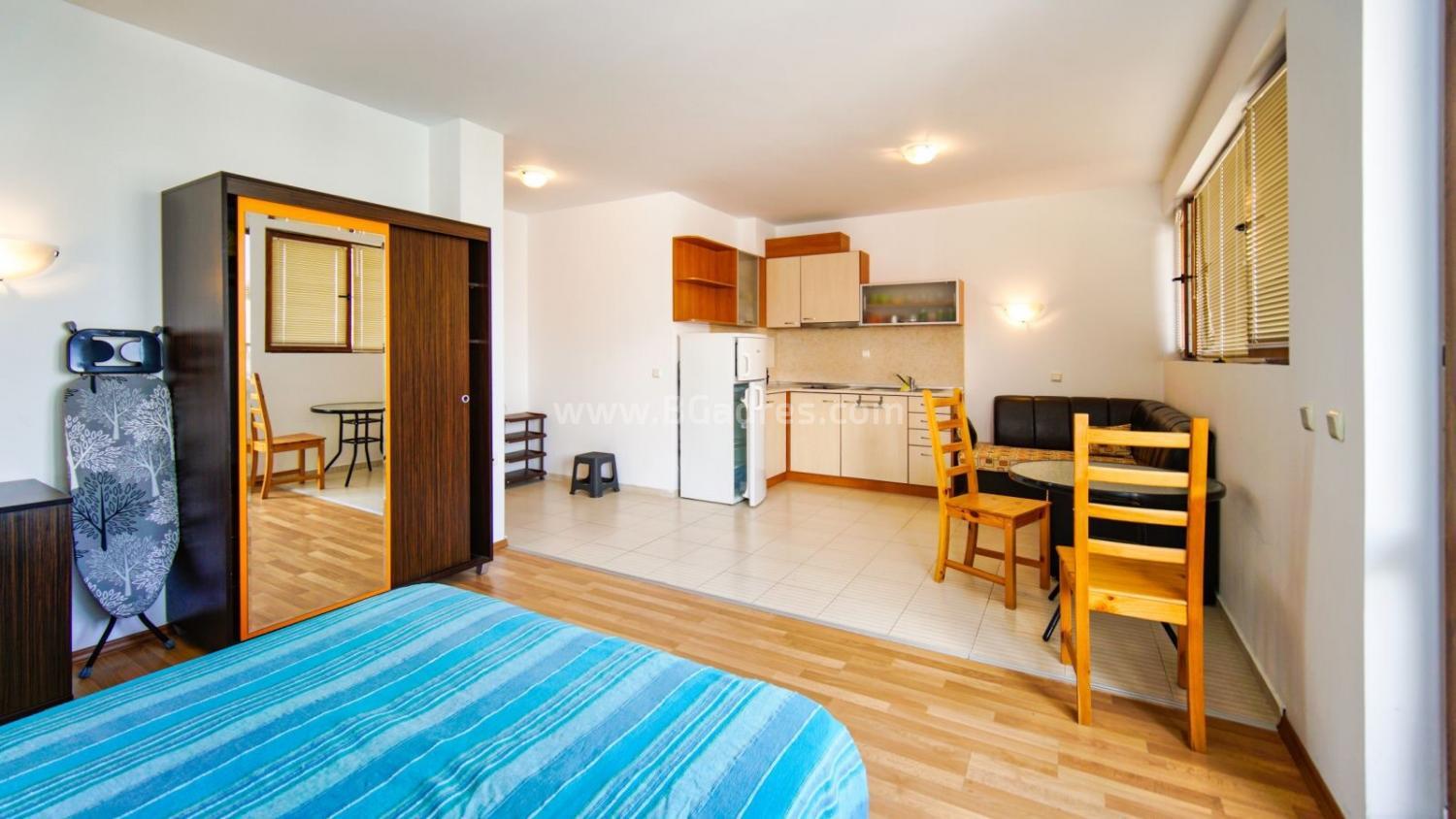 Large studio with low maintenance fee І №3252