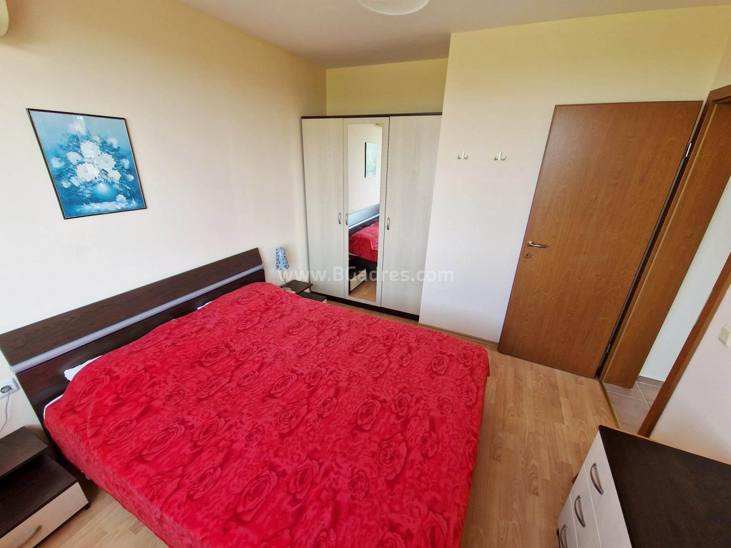 Изгоден тристаен апартамент до морето І №3465