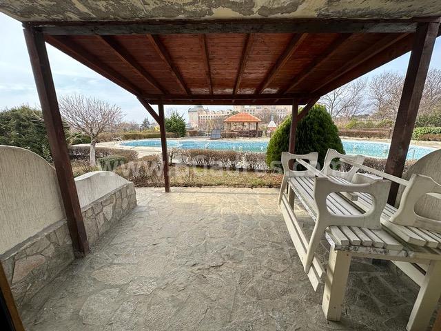 Wohnung mit Veranda am Meer І №2860