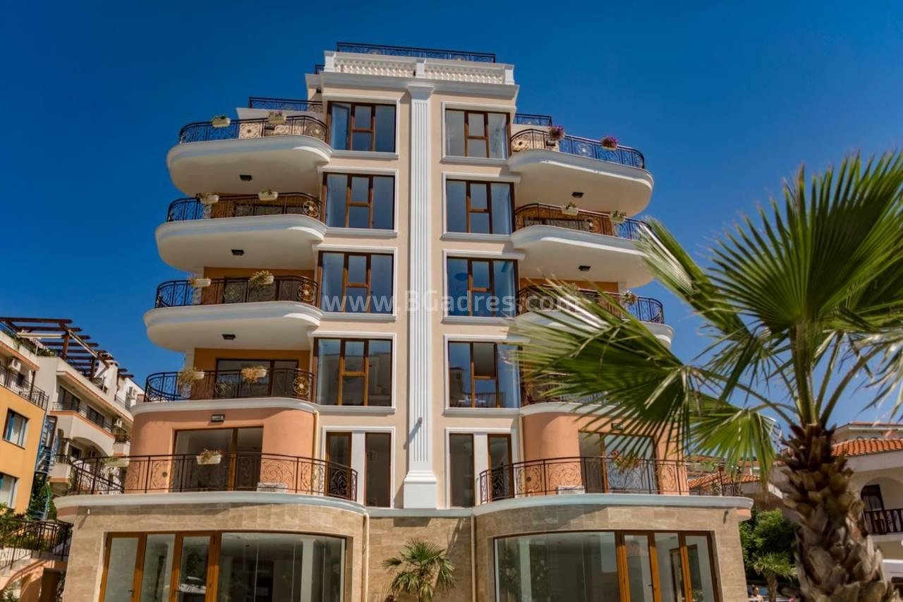 Трехкомнатная квартира в комплексе Феникс І №2980