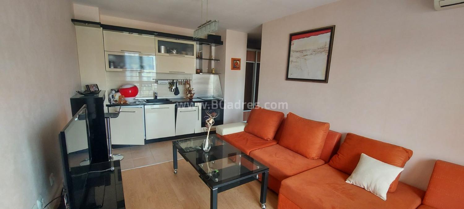 Profitable apartment on the first line І No. 2407