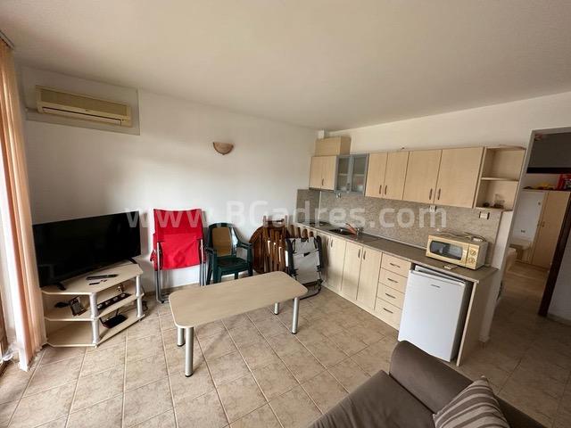 Wohnung mit Veranda am Meer І №2860