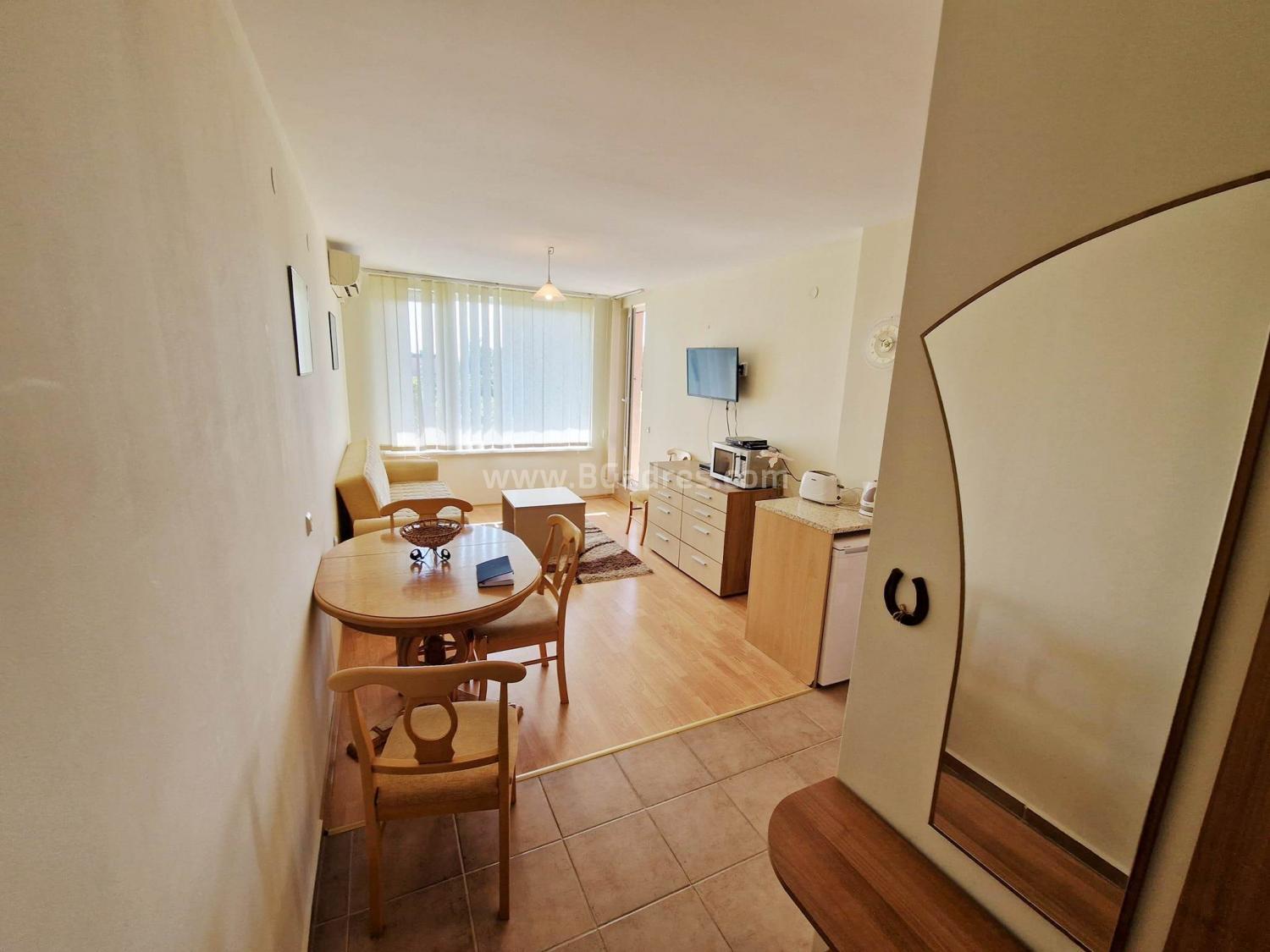 Изгоден тристаен апартамент до морето І №3465