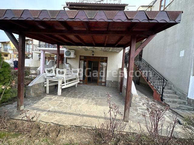 Wohnung mit Veranda am Meer І №2860