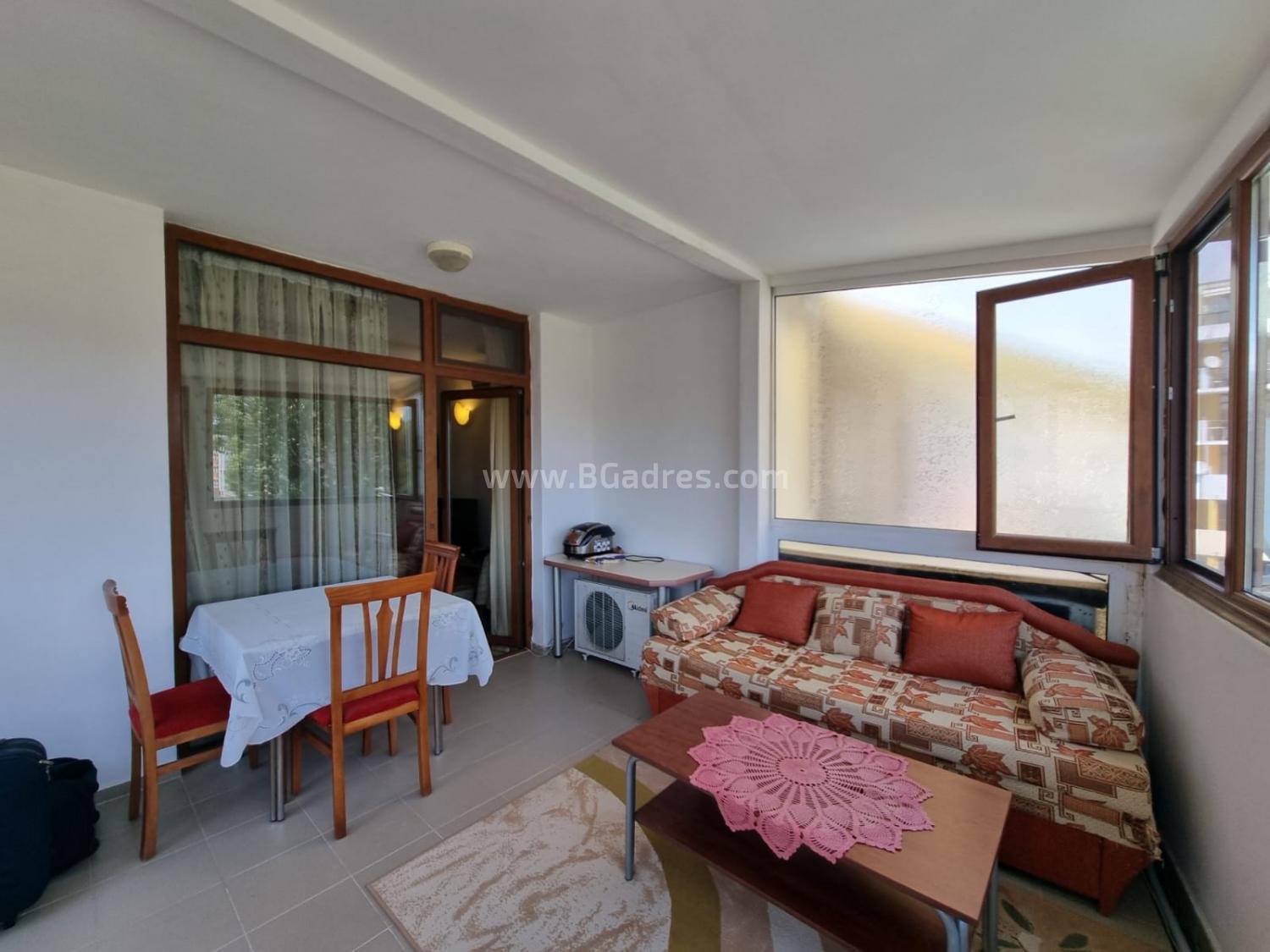 One bedroom apartment with low maintenace fee І №3736