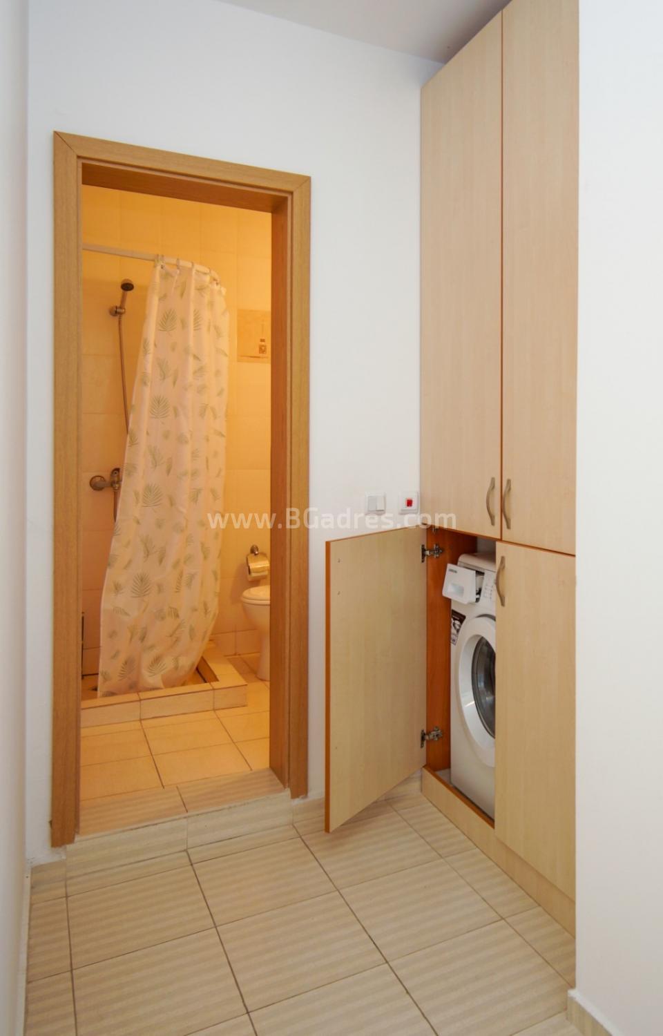 Large studio with low maintenance fee І №3252