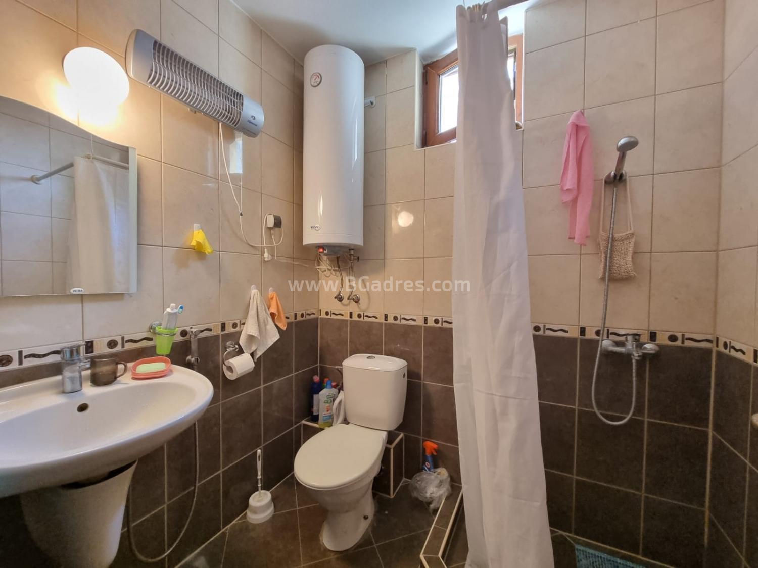 One bedroom apartment with low maintenace fee І №3736