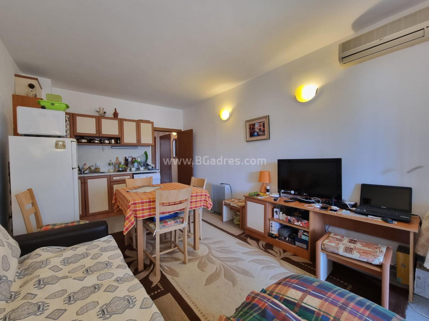One bedroom apartment with low maintenace fee І №3736