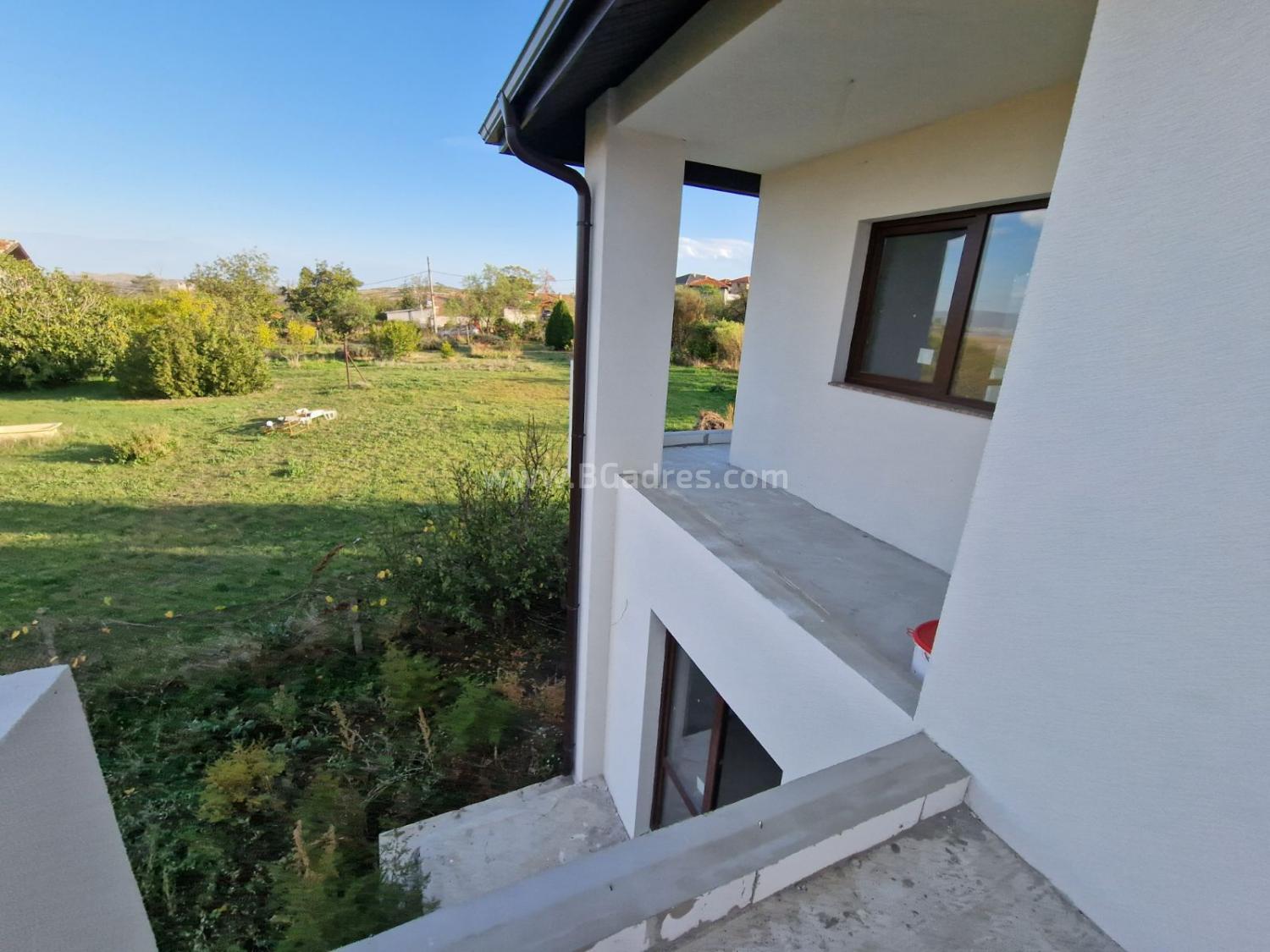 Нова къща с двор в село Александрово І №3207