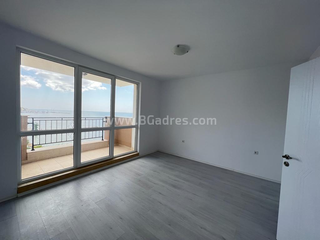 Квартира на первой линии с видом на море І №3382