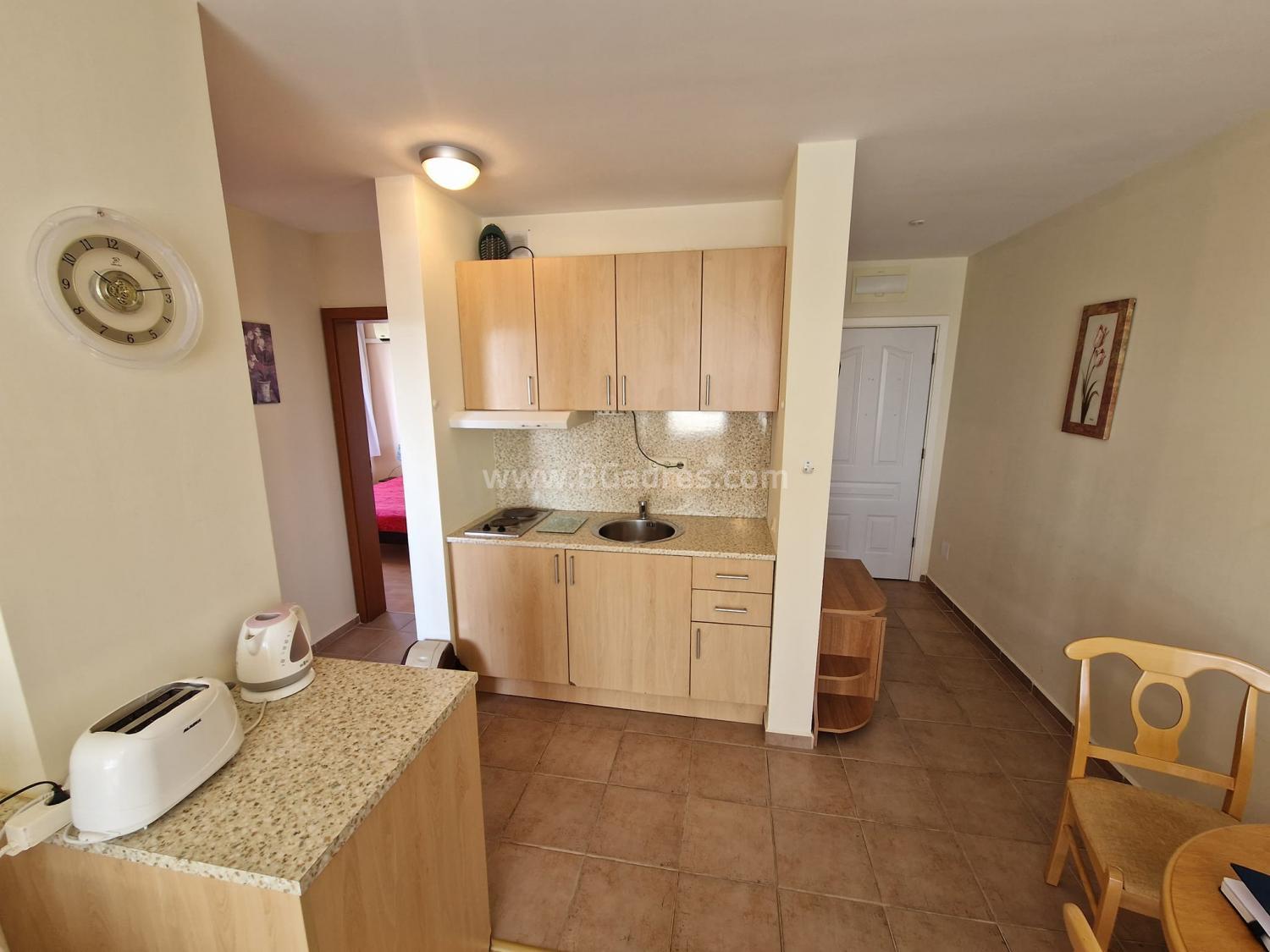 Изгоден тристаен апартамент до морето І №3465