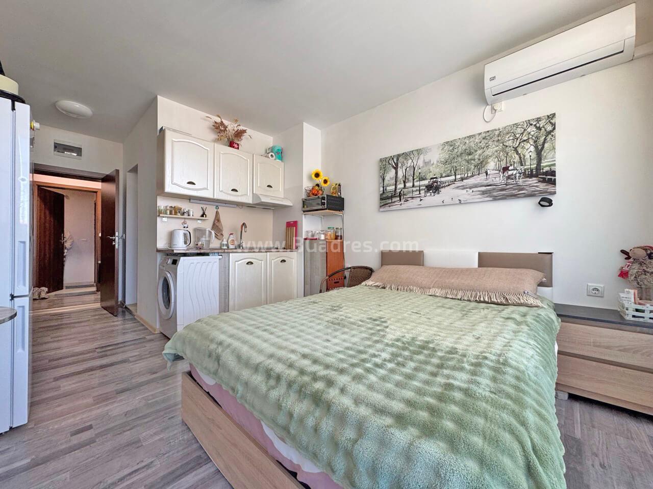 Студия без таксы в центре Солнечного Берега І №4575