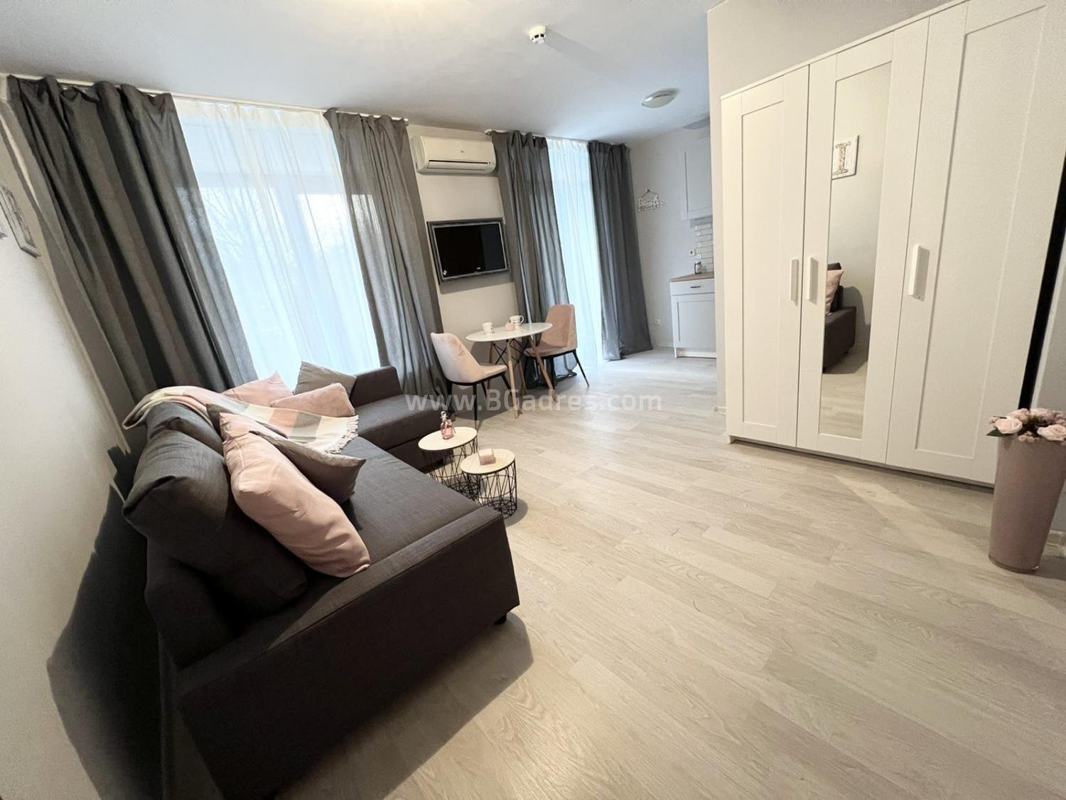 Реновирано студио в Доун Парк | №2344