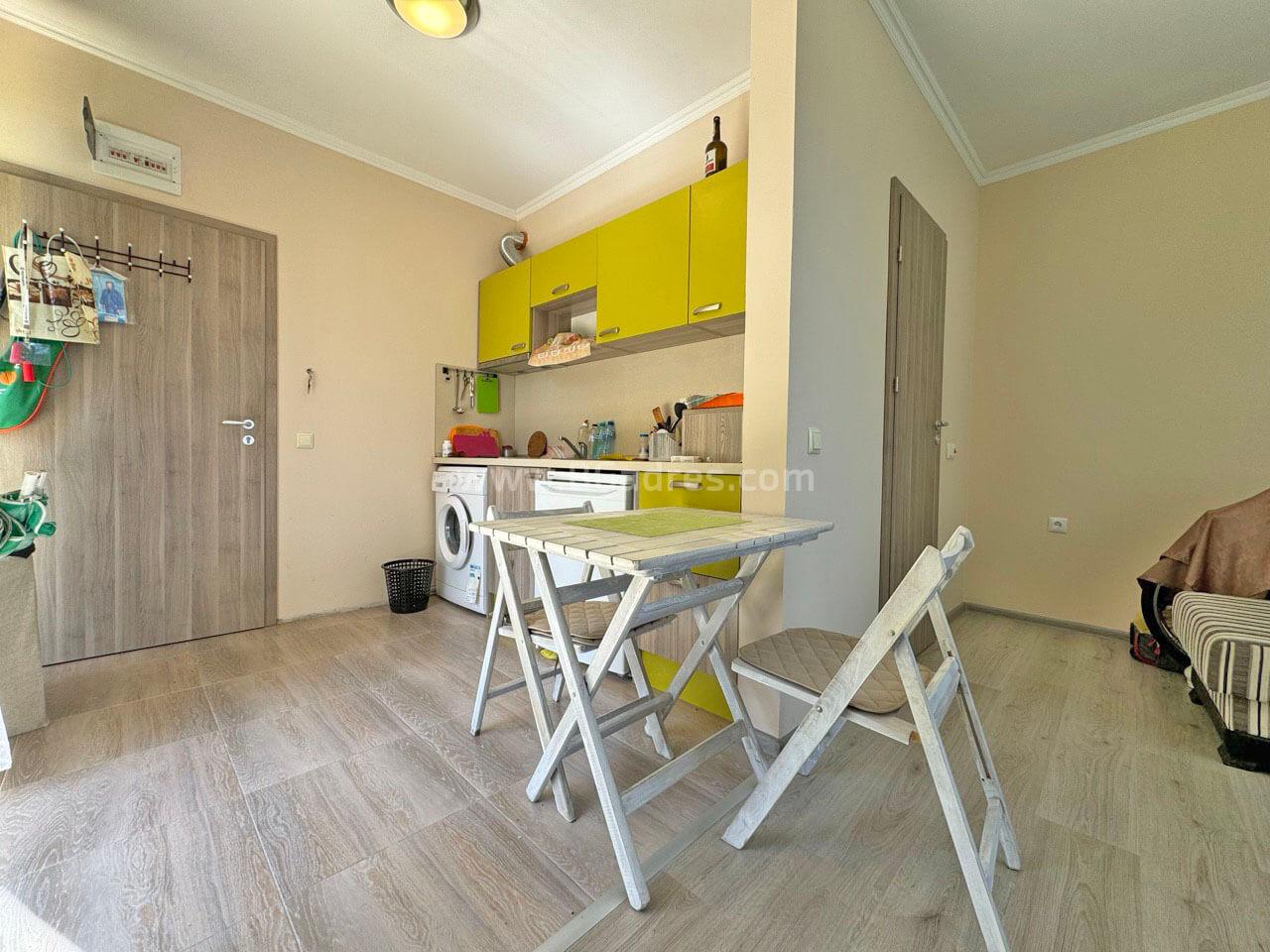 Студио с двор до морето І №3626