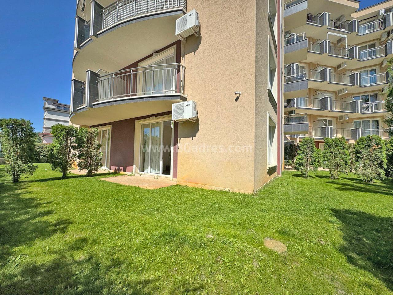 Студио с двор до морето І №3626