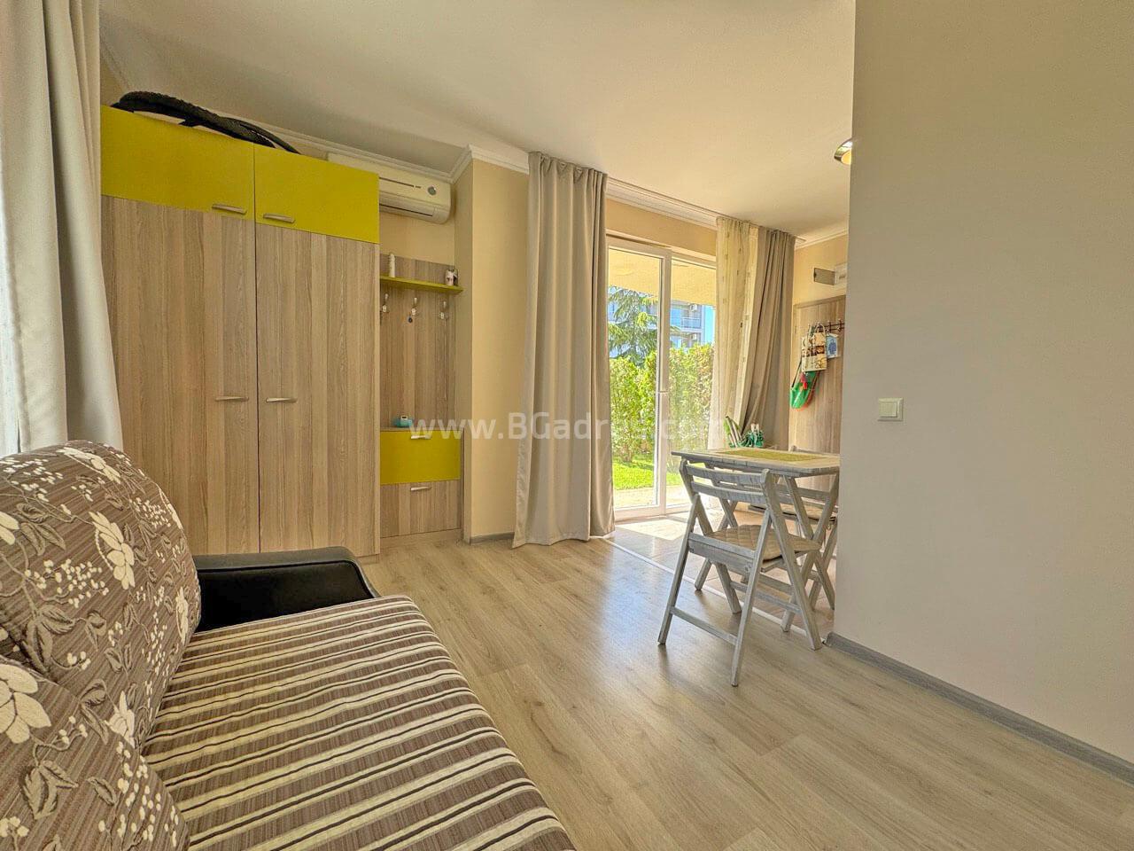 Студио с двор до морето І №3626