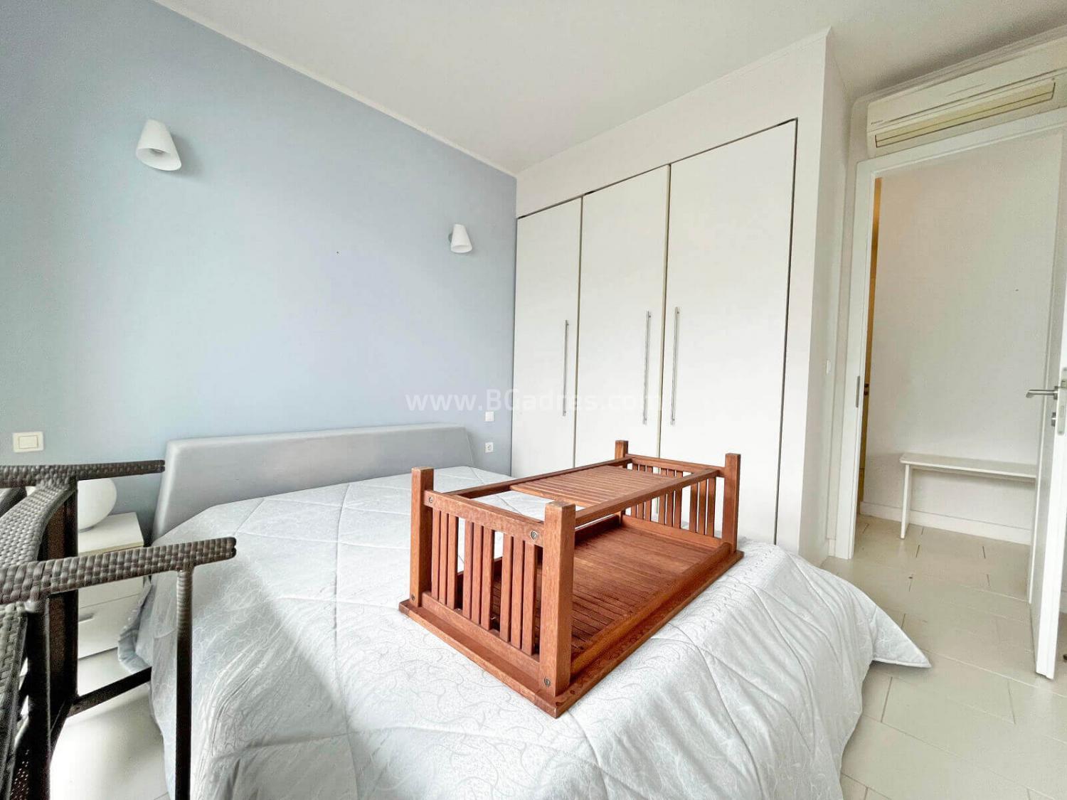 Geräumiges Apartment mit direktem Meerblick І №2867