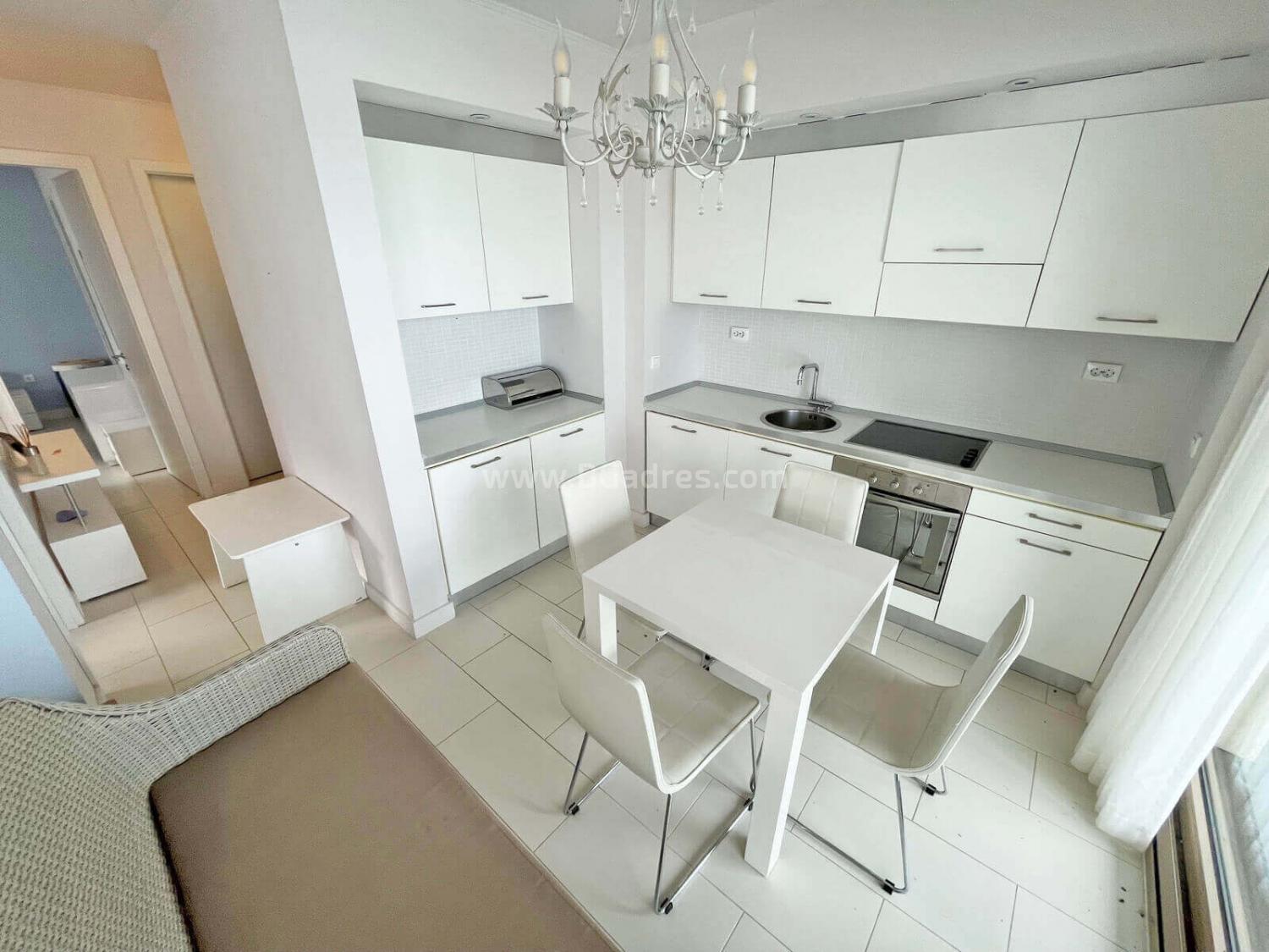 Geräumiges Apartment mit direktem Meerblick І №2867