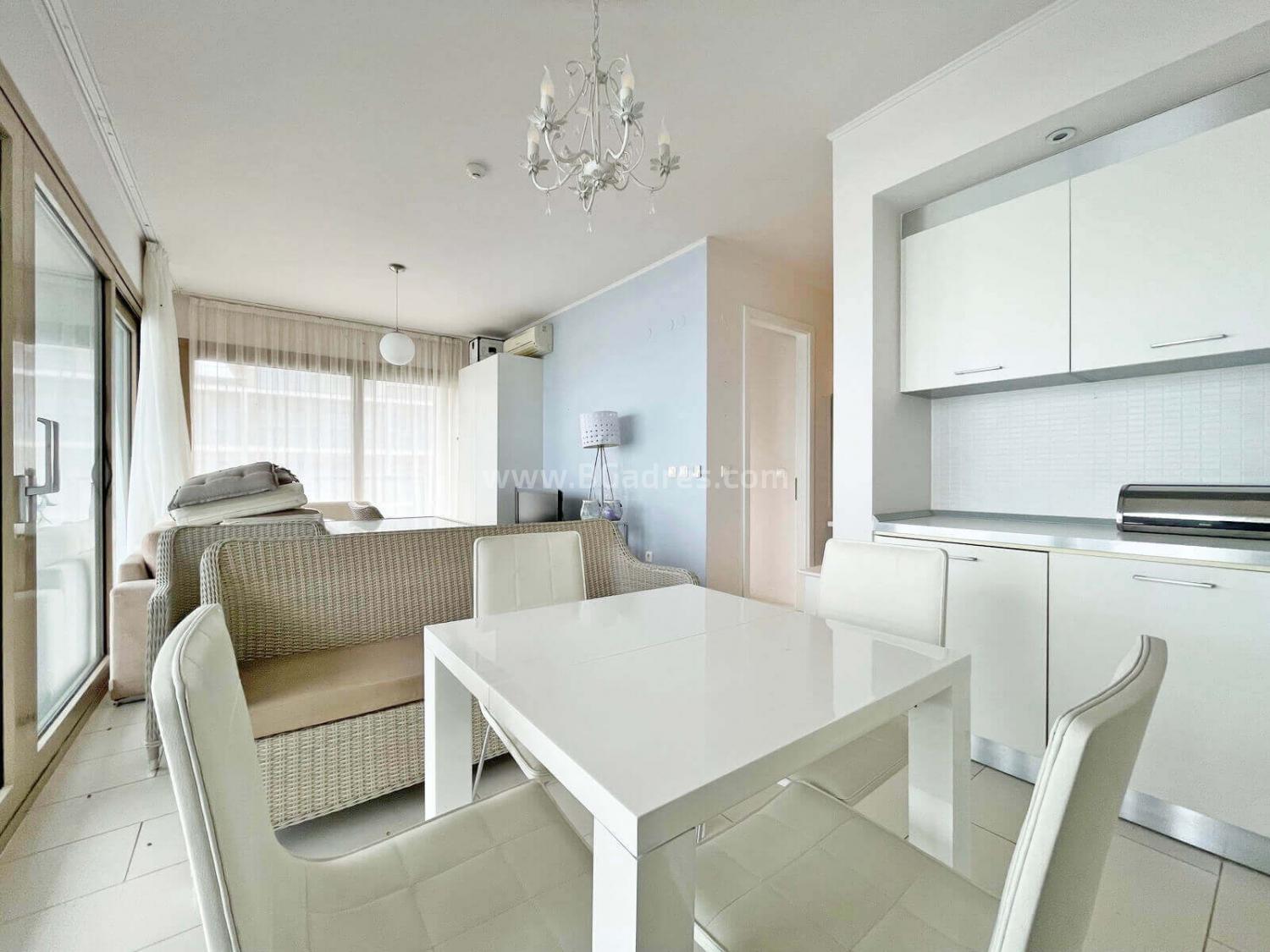 Geräumiges Apartment mit direktem Meerblick І №2867