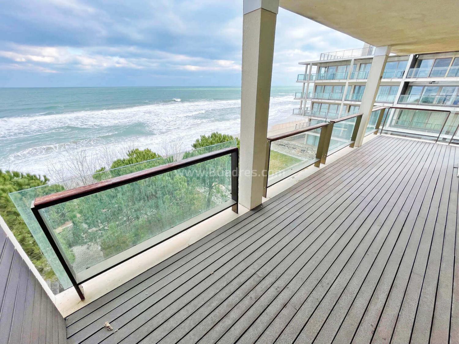 Geräumiges Apartment mit direktem Meerblick І №2867