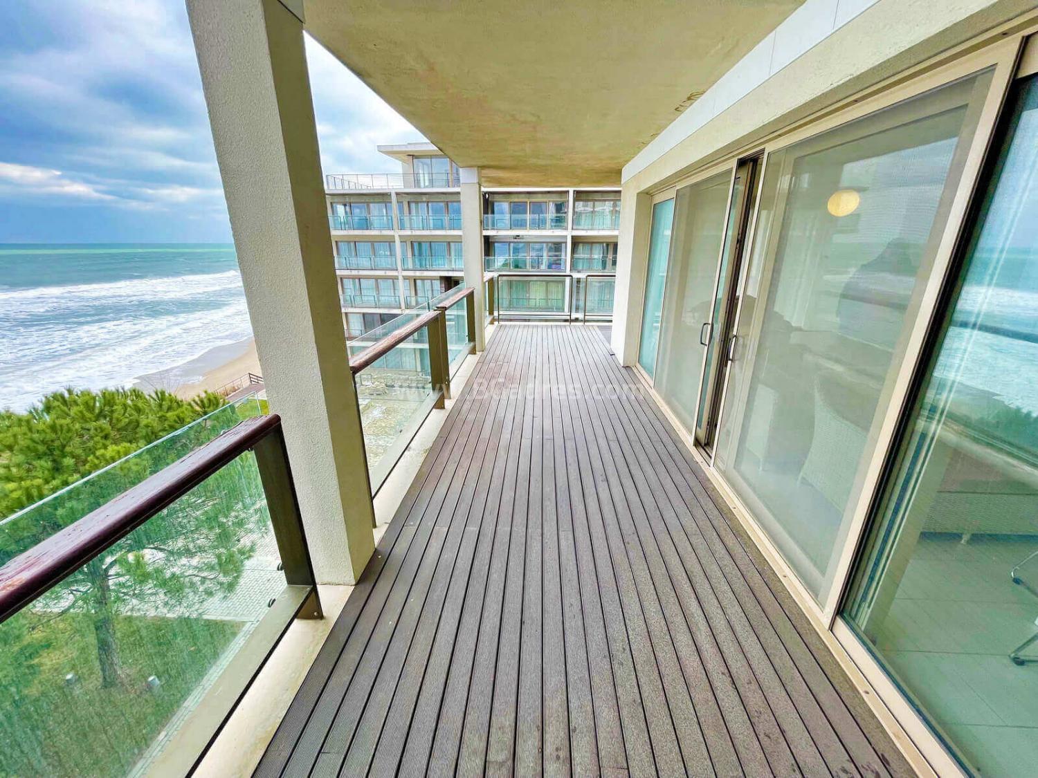 Geräumiges Apartment mit direktem Meerblick І №2867