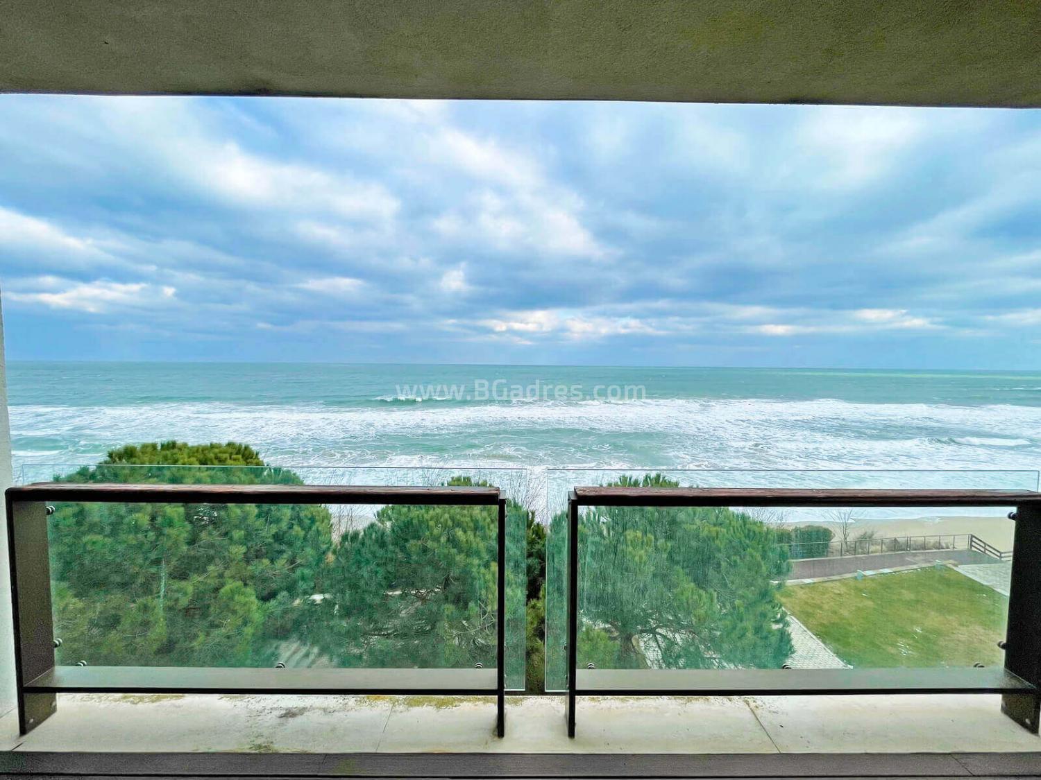 Geräumiges Apartment mit direktem Meerblick І №2867