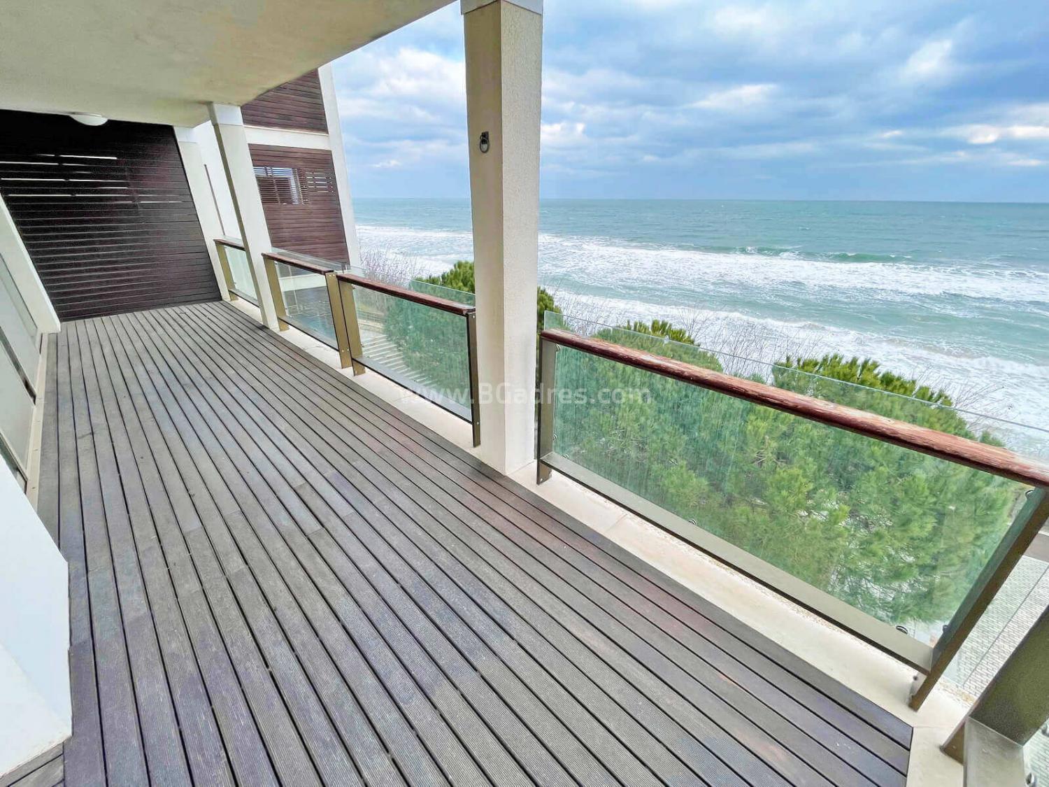 Geräumiges Apartment mit direktem Meerblick І №2867