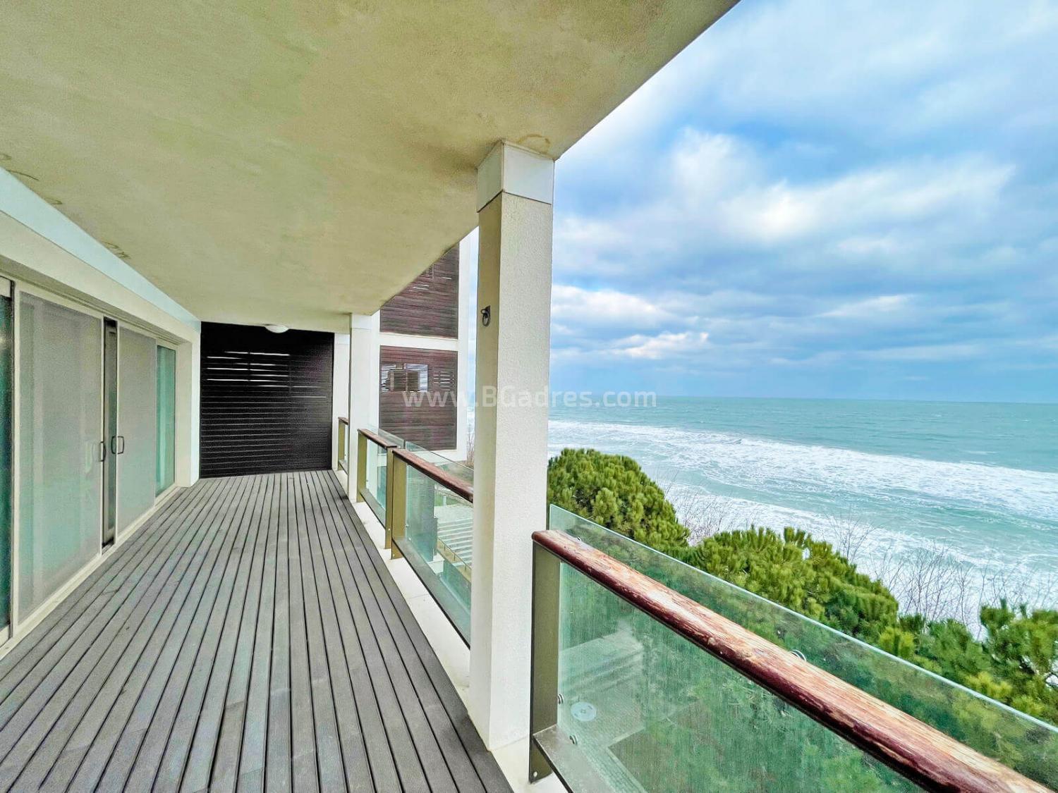 Geräumiges Apartment mit direktem Meerblick І №2867