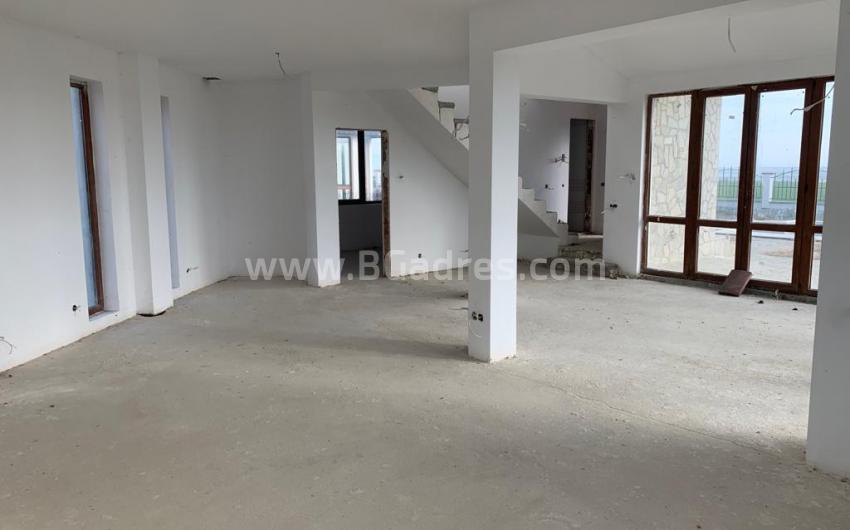 A house with a swimming pool at a bargain price І №2778