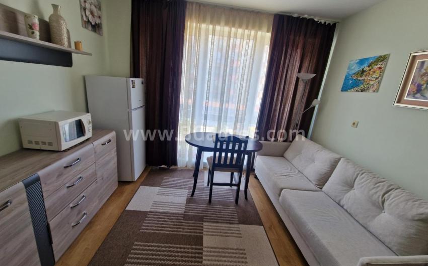 Cheap apartment on the seaside І №3899