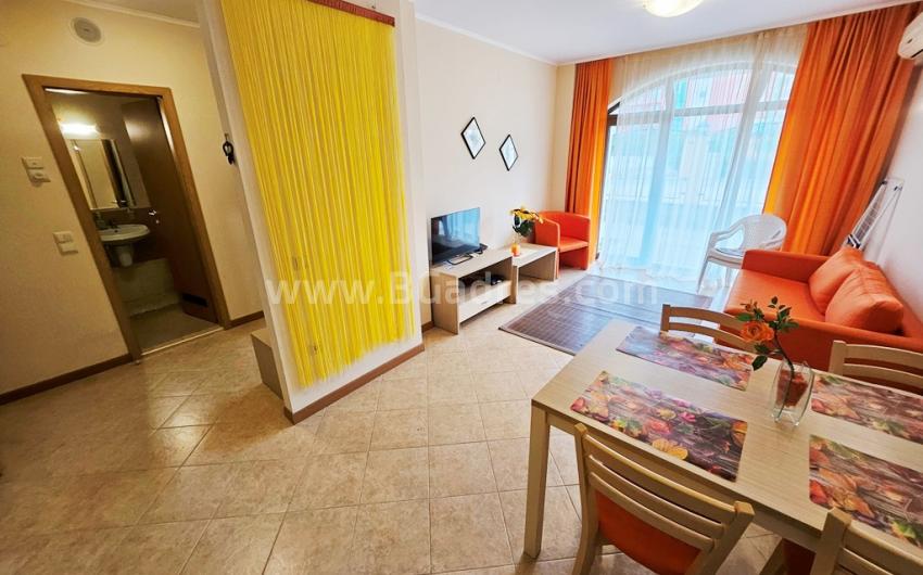 Недорогая квартира в комплексе Роял Сан І №4473