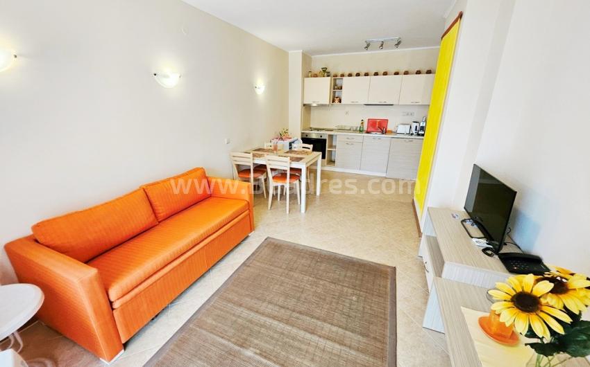 Недорогая квартира в комплексе Роял Сан І №4473