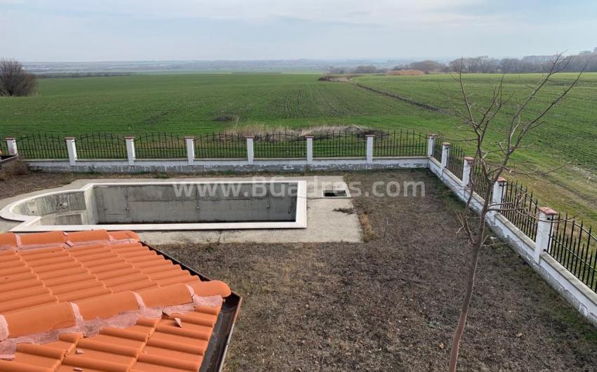 A house with a swimming pool at a bargain price І №2778