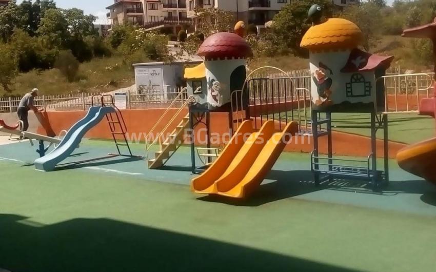 Apartment with low maintenance fee in St. Vlas І №2880