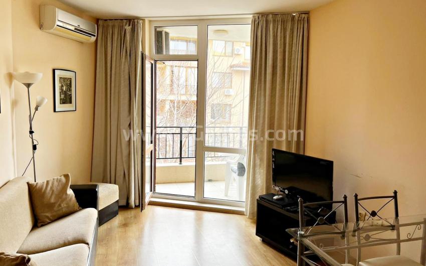 One bedroom apartment 300 meters away from the beach І №3275
