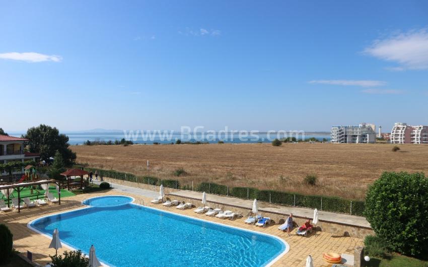Buy an apartment with sea views in Ravda