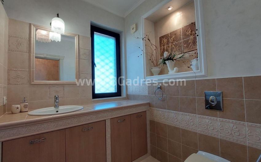 Large apartment with sea view in Sveti Vlas